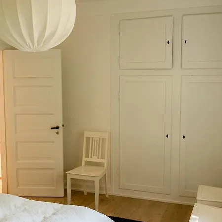 Red Stone House By Dueodde 펜션